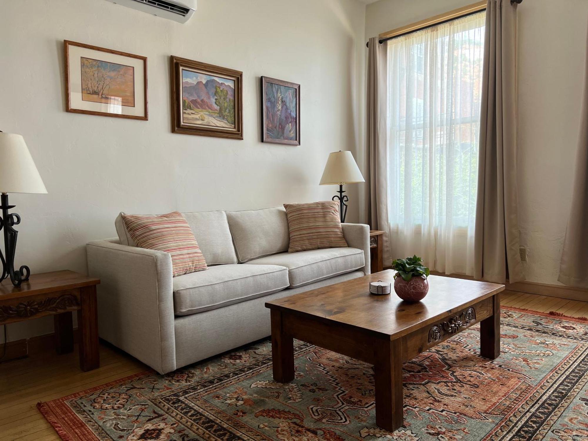 Canyon Rose Suites Бисби Экстерьер фото