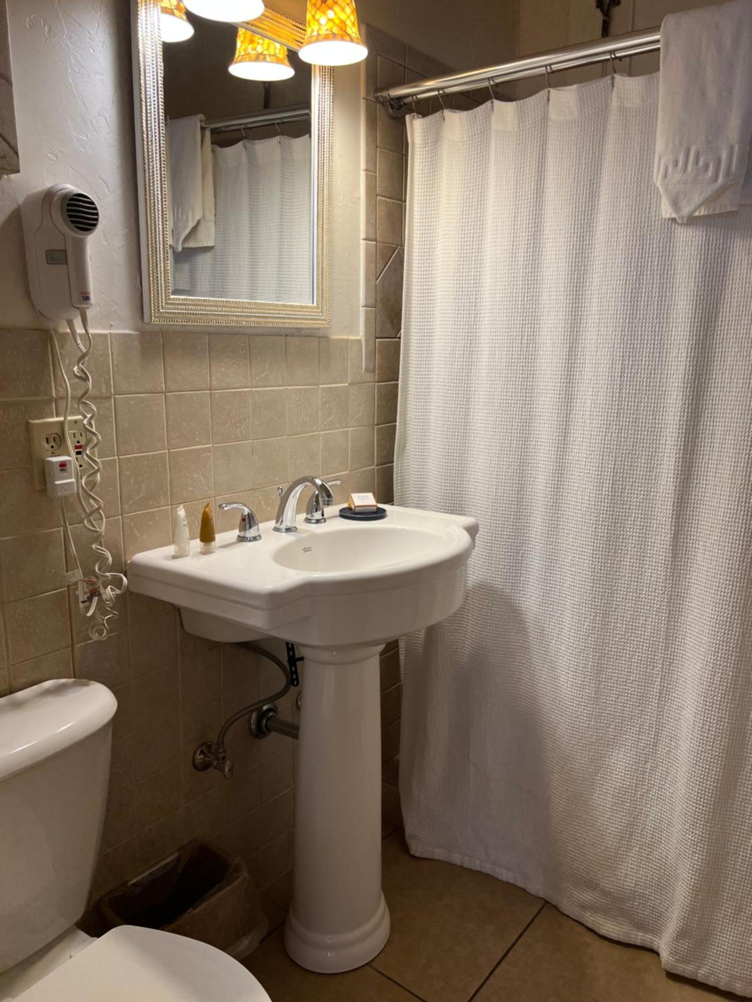 Canyon Rose Suites Бисби Экстерьер фото